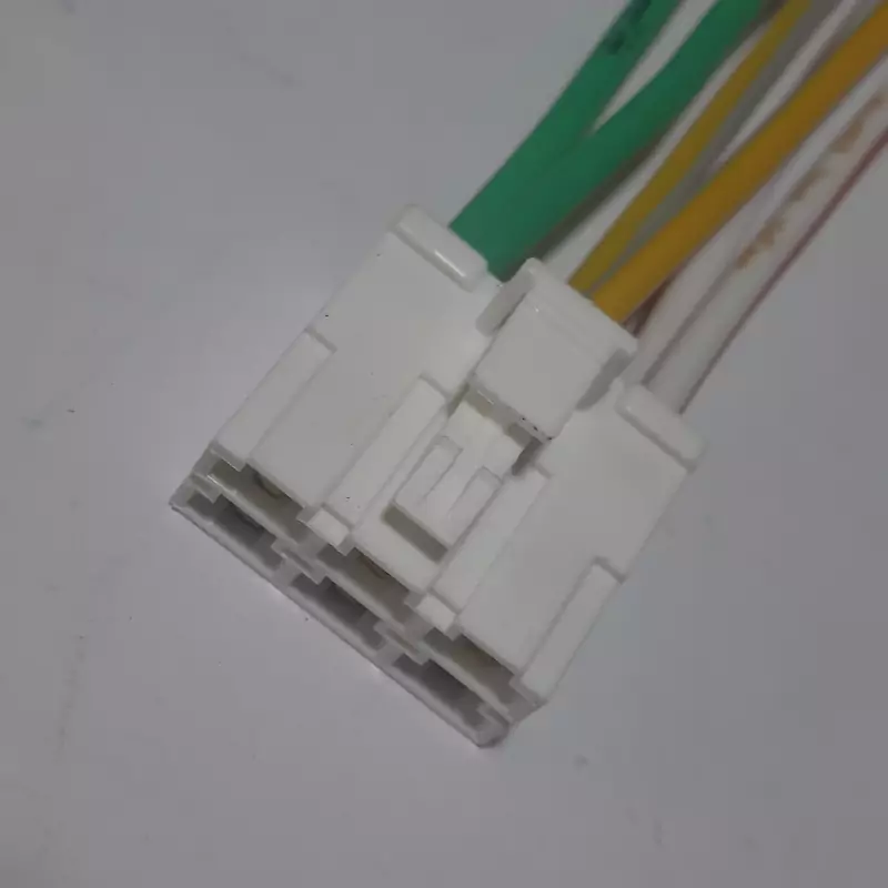 سوکت 6 فیش مادگی چراغ خطر عقب با سیم 2.5 درجه یک برند سما