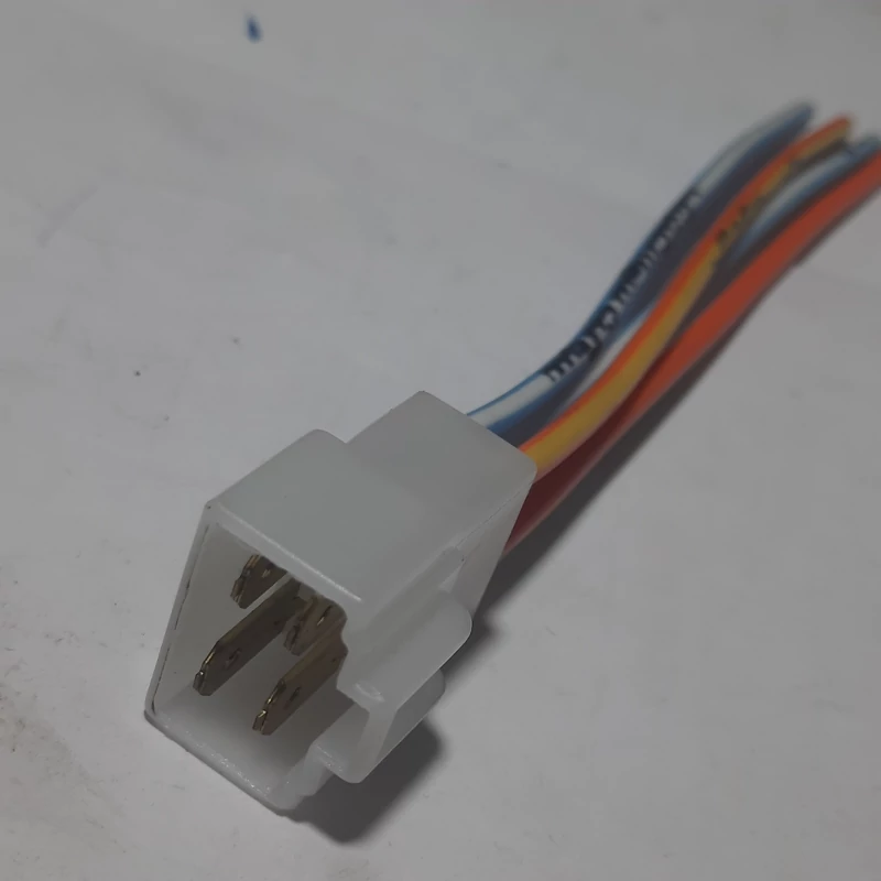 سوکت نری 4 فیش پرایدی برند سما